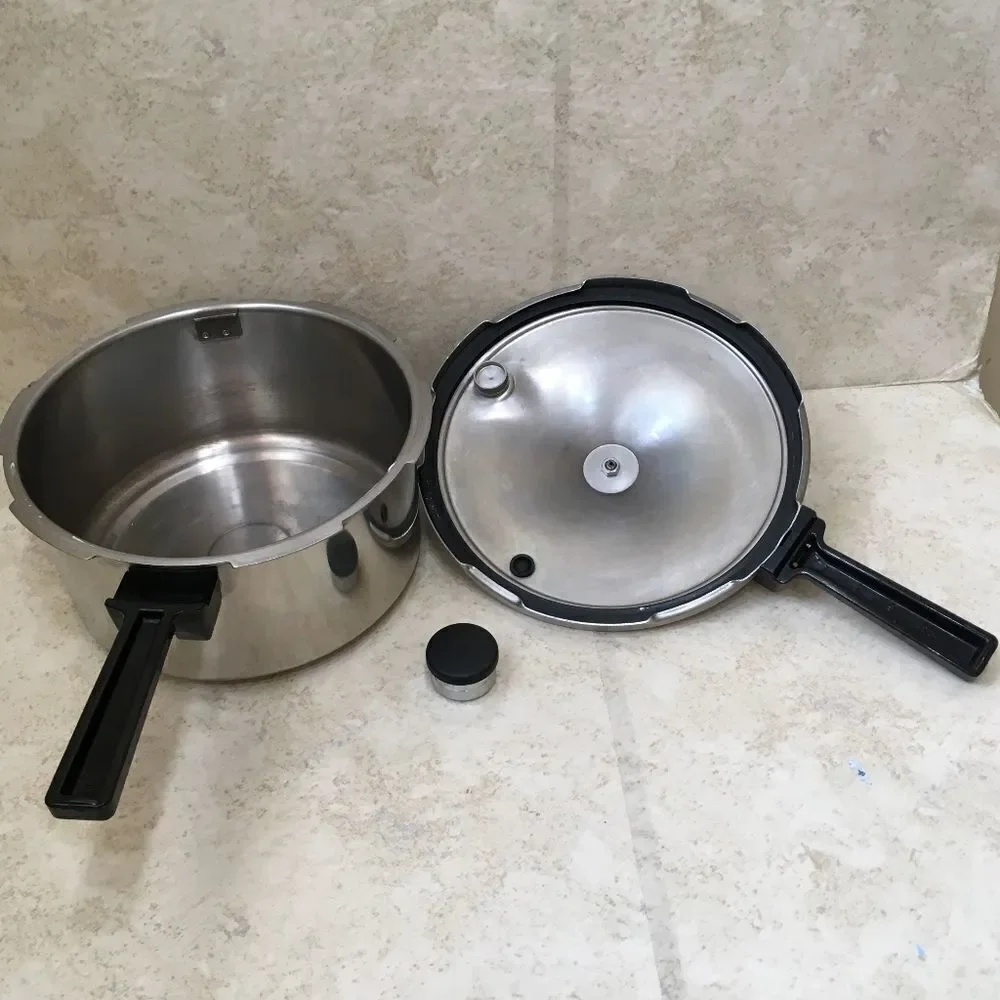 PRESTO‎ STAINLESS STEEL 4 QUART PRESSURE COOKER